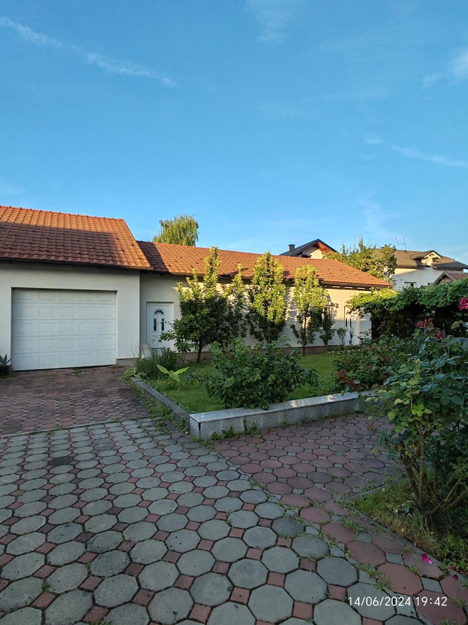 Guesthouse Jelic Teslić Exteriör bild