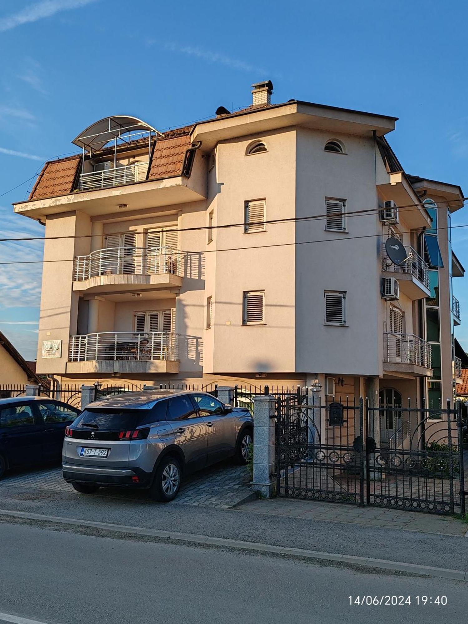 Guesthouse Jelic Teslić Exteriör bild